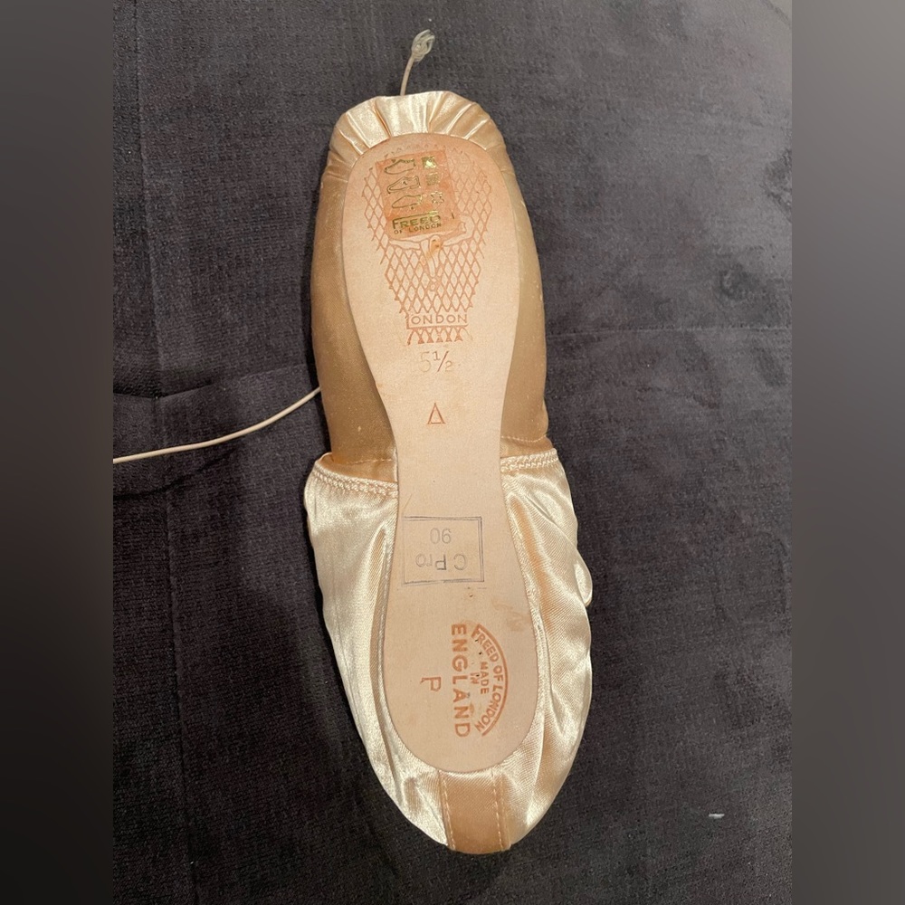 Freed Classic Pro 90 Pointe Shoes Triangle Maker Stock Shoe 5 1/2 No X